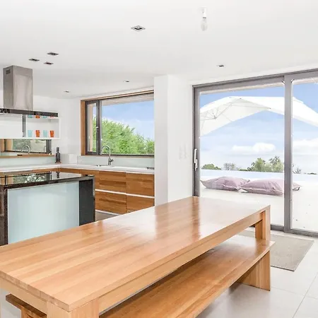 Magnificent With Sea View *